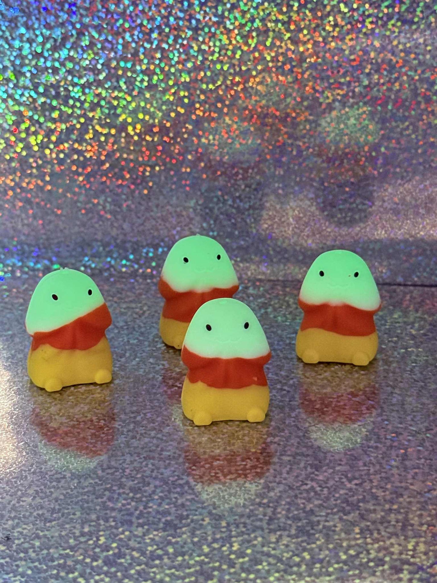 Glowing Candy Corn Peen Magnet/Minder