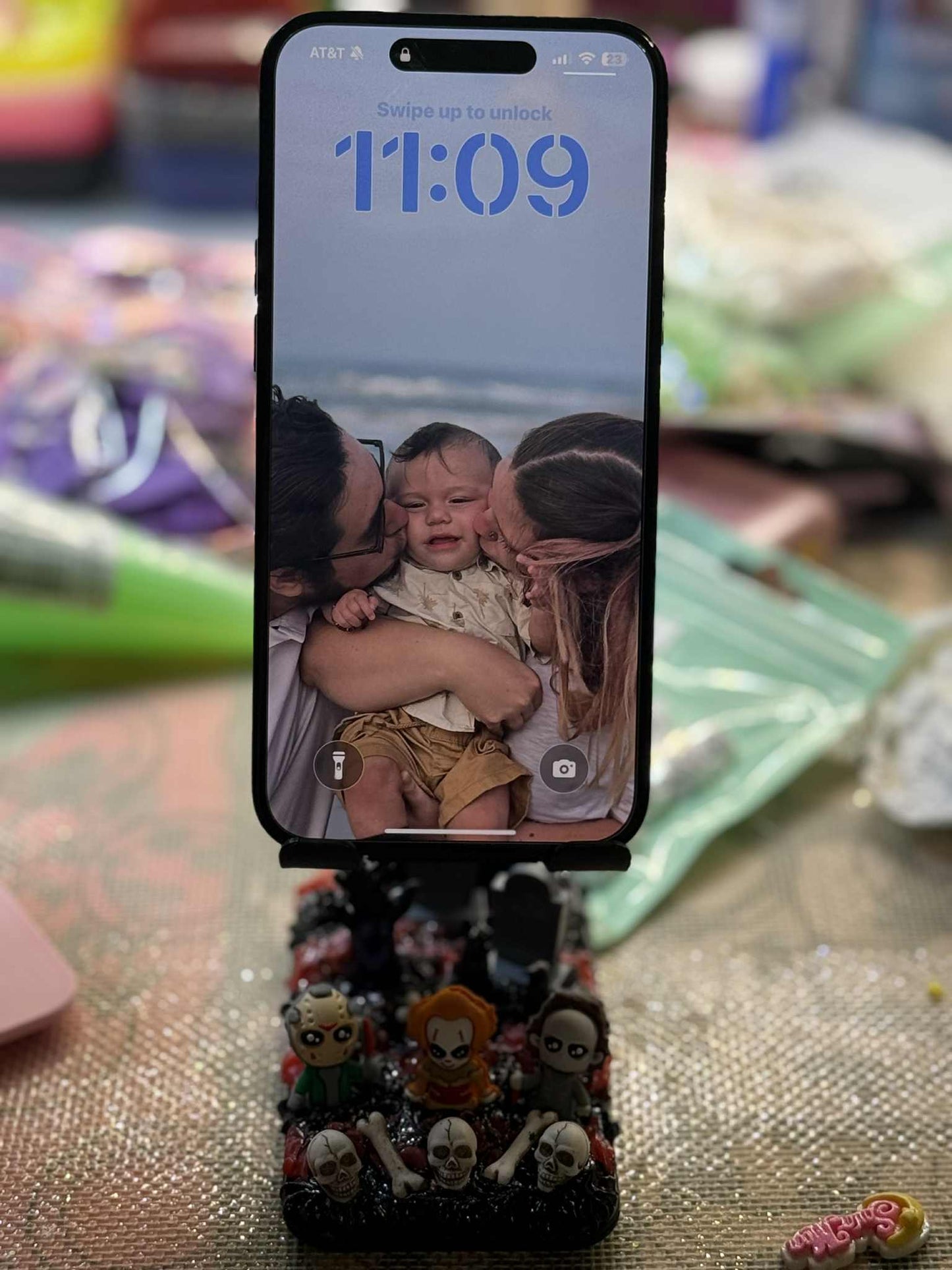 Decoden Phone Stands
