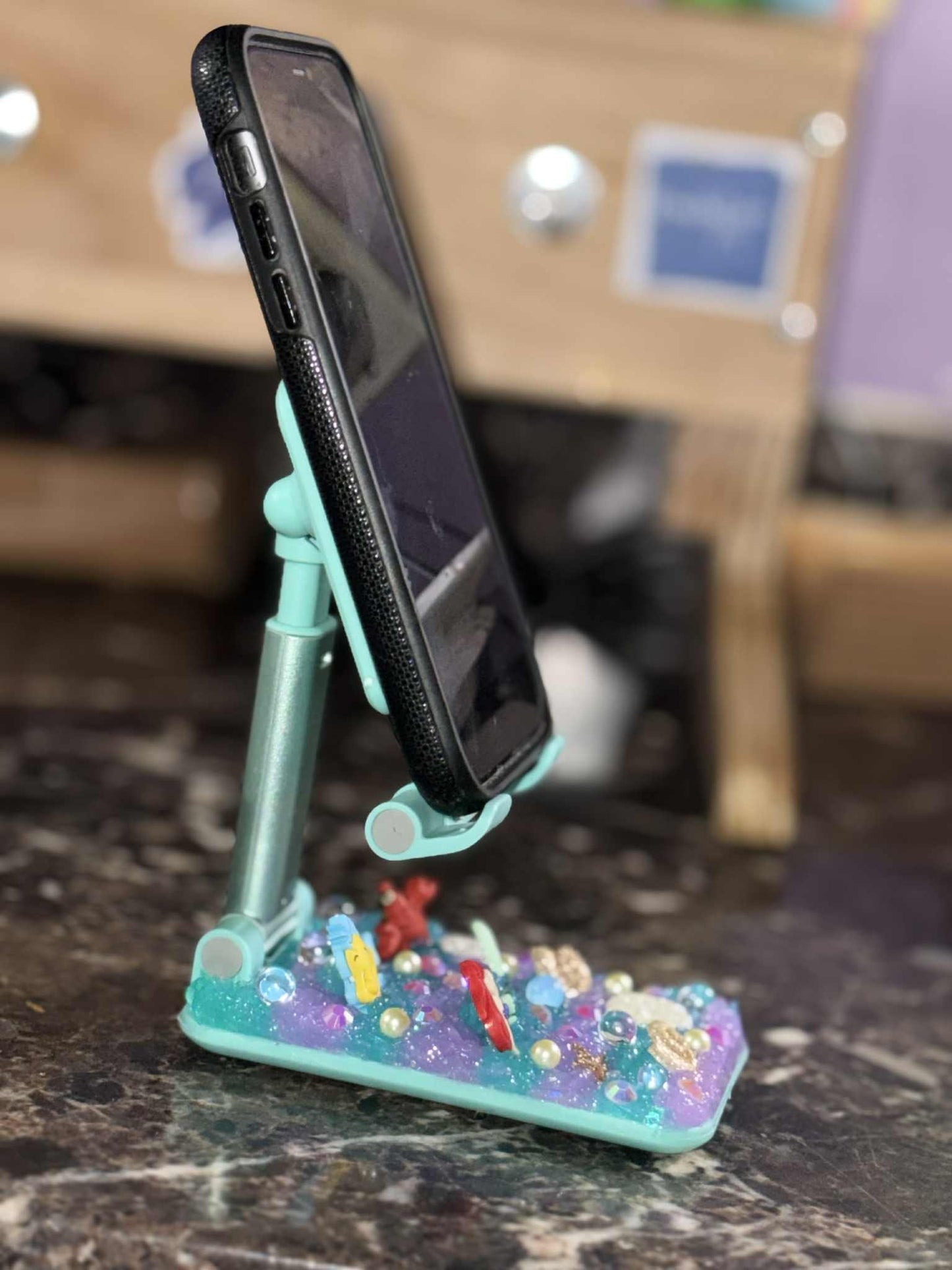 Decoden Phone Stands