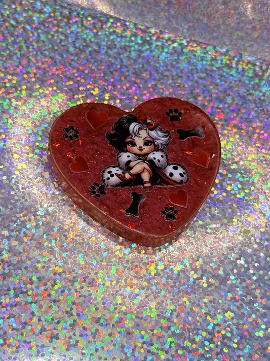cruella resin magnet/minder