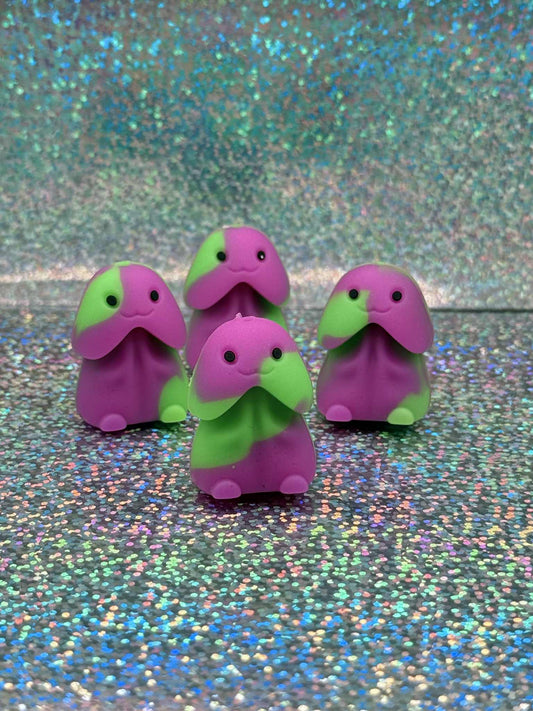 Purple and green Peen Magnet/Minder